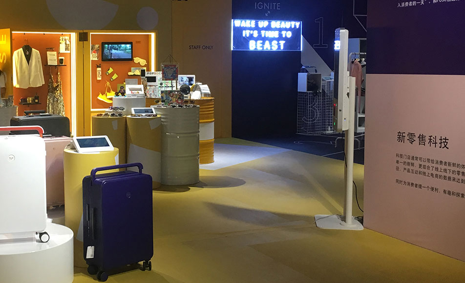 Provide a fresh and interesting retail display device for new retail technology stores Provide a fresh and interesting retail display device for new retail technology stores